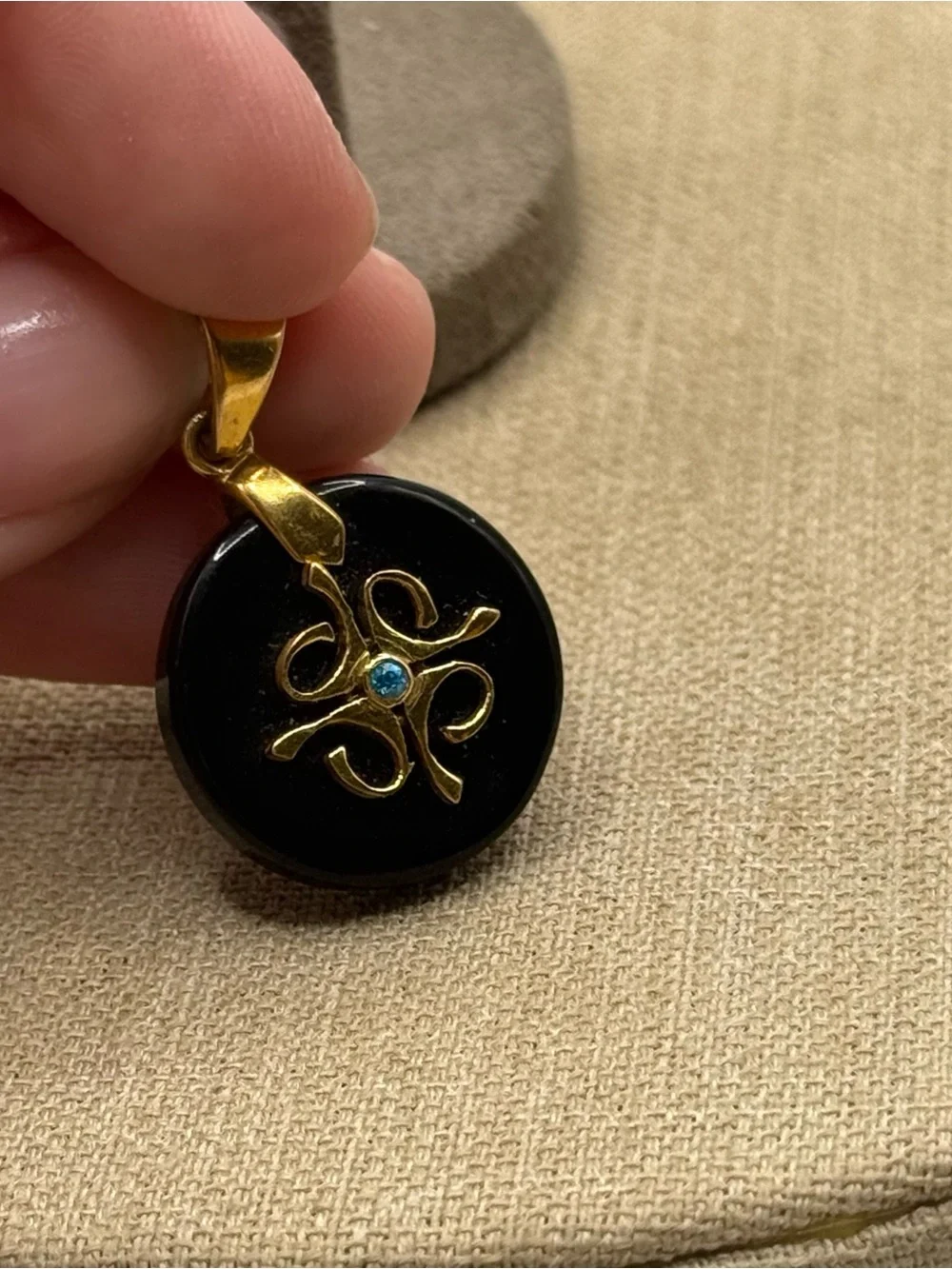 vintage Black and Gold onyx Crystal Round Drop Earrings and Pendant Set